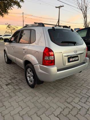 HYUNDAI TUCSON 2.0 MPFI GLS 16V 143CV 2WD FLEX 4P AUTOMÁTICO HYUNDAI TUCSON 2.0 MPFI GLS 16V 143CV 2WD FLEX 4P AUTOMÁTICO